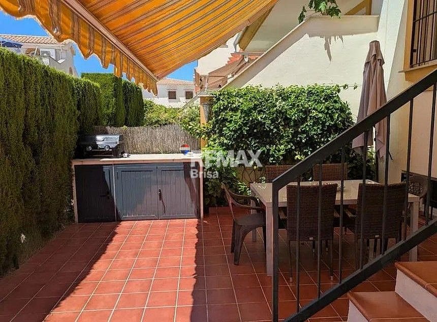 4 sypialnia Willa na sprzedaż w Rincon de la Victoria z basenem garażem - 525 000 € (Ref: 9585095)