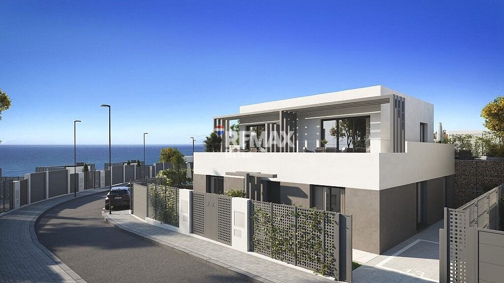 3 chambre Villa/Maison à vendre à Torrox avec piscine - 388 000 € (Ref: 9587901)