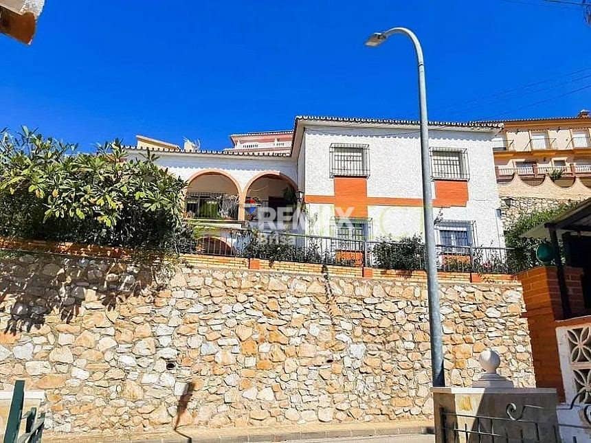 3 bedroom Villa for rent in Rincon de la Victoria - € 1,400 (Ref: 9591705)