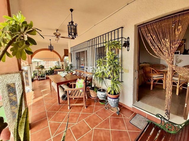 Villa/Maison de 3 chambres à louer à Rincón de la Victoria - 1 400 € (Ref: 9591705)