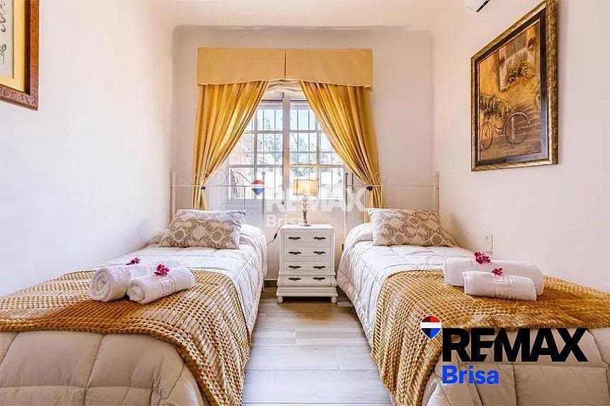 Villa/Maison à louer à Benajarafe avec piscine - 3 800 € (Ref: 9596498)