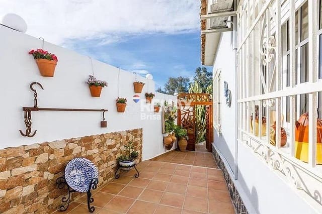 Villa/Maison à louer à Benajarafe, Vélez-Málaga avec piscine - 3 800 € (Ref: 9596498)