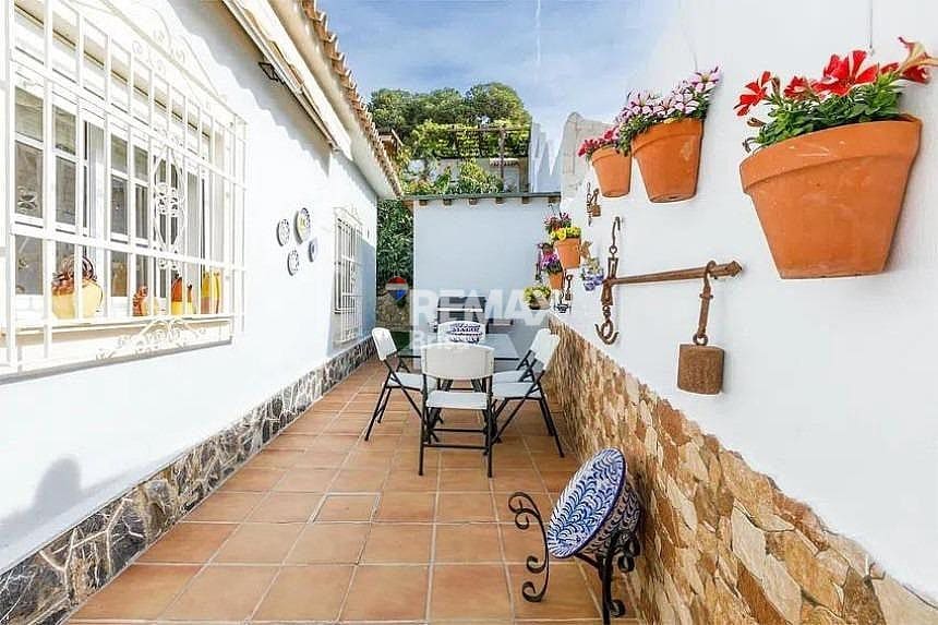 Villa/Maison à louer à Benajarafe avec piscine - 3 800 € (Ref: 9596498)