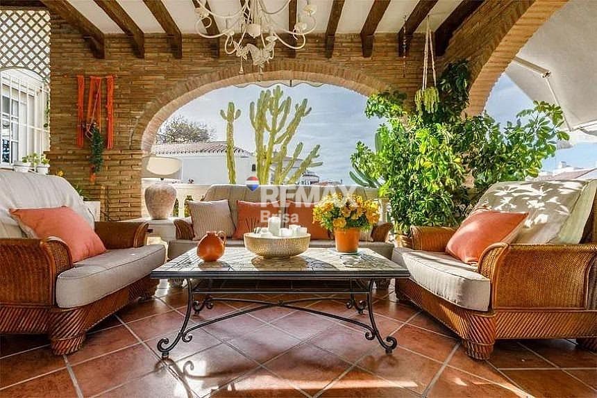 Villa/Maison à louer à Benajarafe avec piscine - 3 800 € (Ref: 9596498)