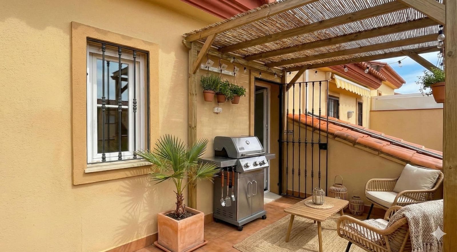 5 bedroom Terraced Villa for sale in Almayate with pool - € 362,700 (Ref: 9605320)