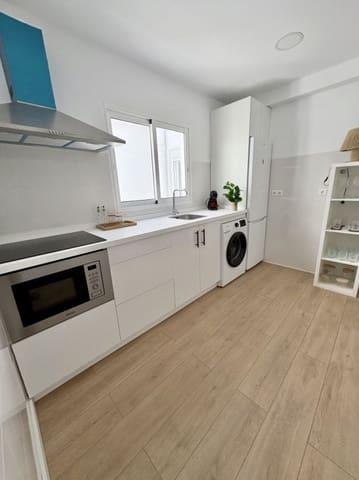 2 quarto Apartamento para arrendar em Torre del Mar, Vélez-Málaga - 1 100 € (Ref: 9605325)