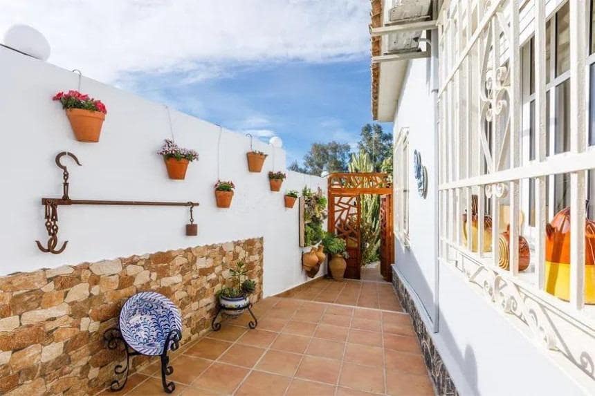 4 quarto Moradia para arrendar em Benajarafe com piscina - 3 800 € (Ref: 9605326)