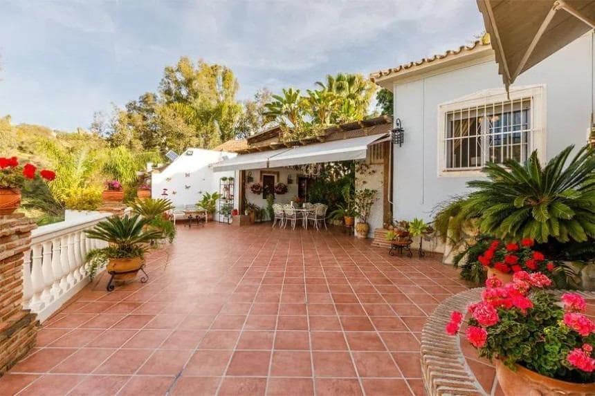 4 quarto Moradia para arrendar em Benajarafe com piscina - 3 800 € (Ref: 9605326)