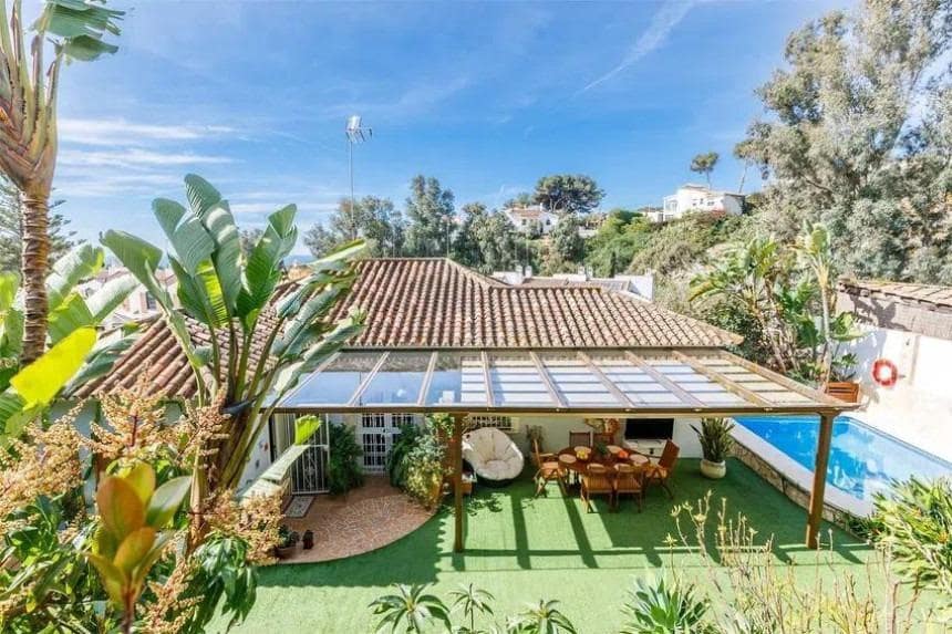 4 quarto Moradia para arrendar em Benajarafe com piscina - 3 800 € (Ref: 9605326)