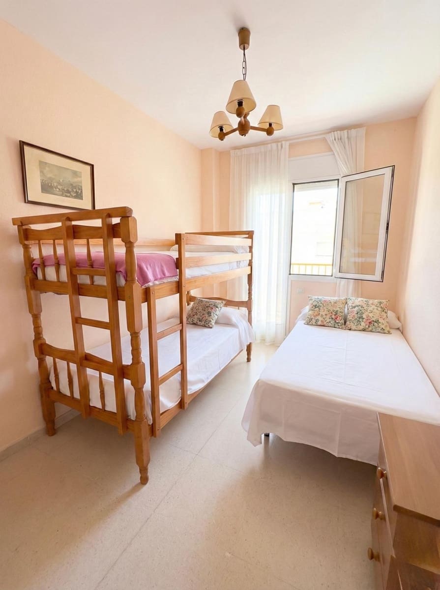 Piso de 3 habitaciones en Torre del Mar en venta - 330.000 € (Ref: 9605333)