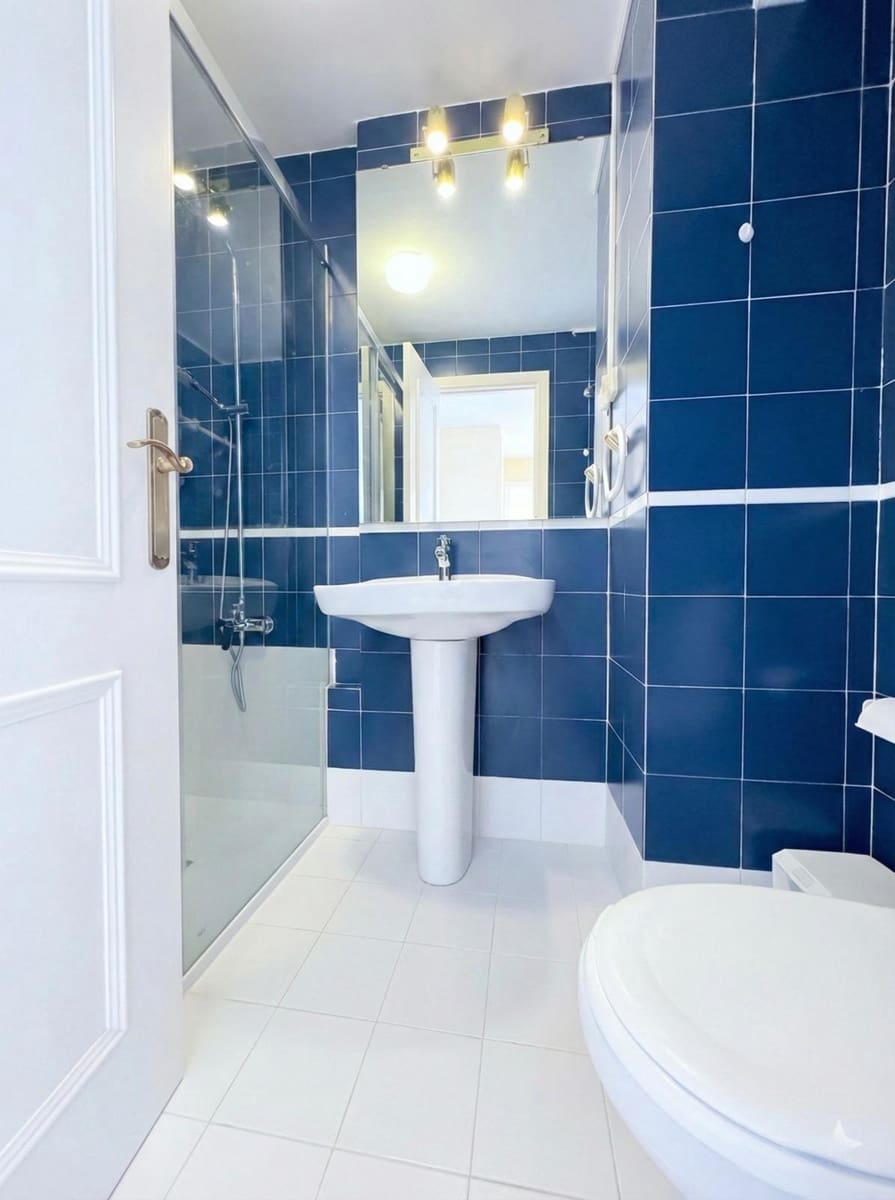 Piso de 3 habitaciones en Torre del Mar en venta - 330.000 € (Ref: 9605333)