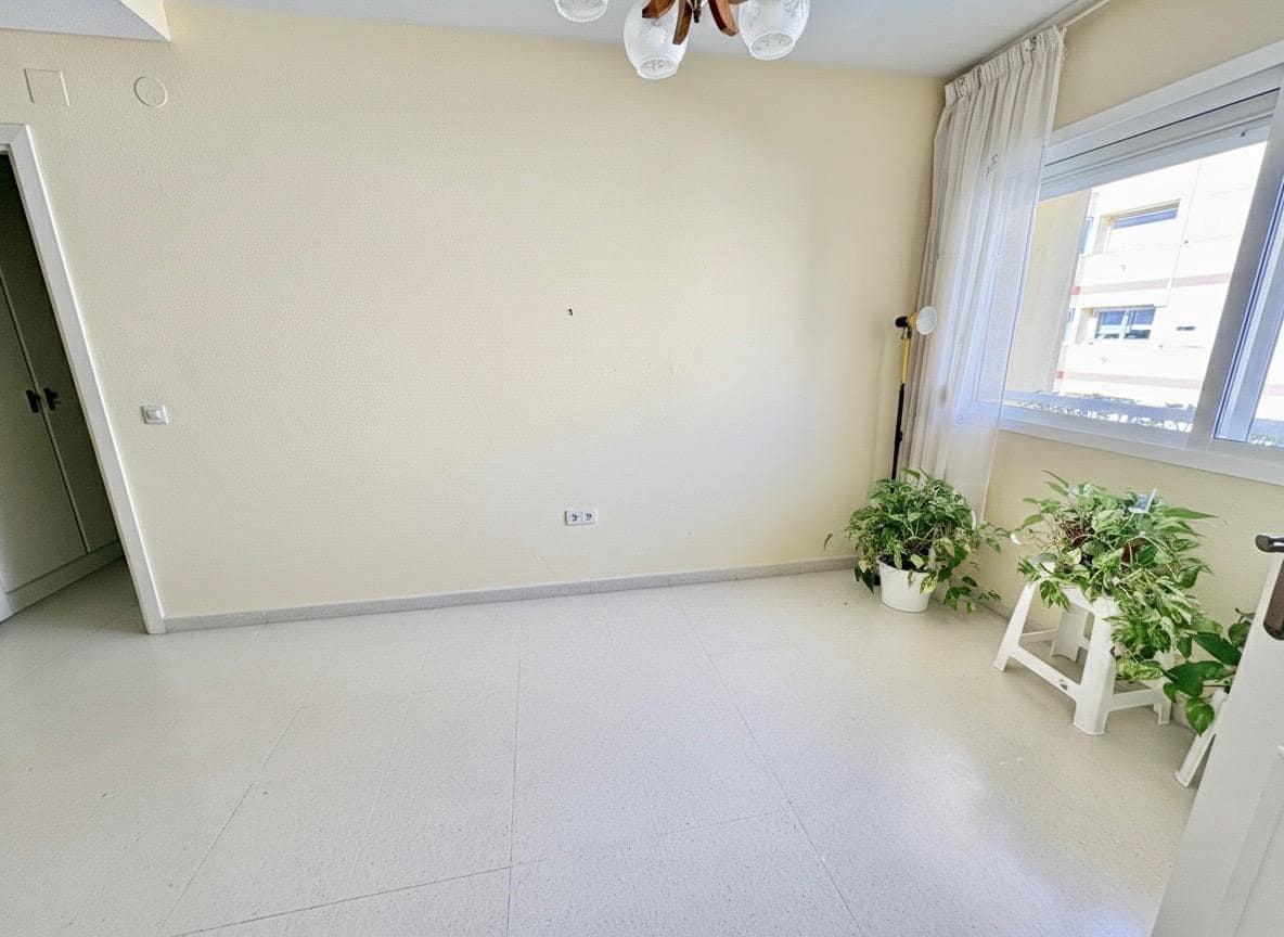 3 bedroom Flat for sale in Torre del Mar with pool - € 325,000 (Ref: 9605333)