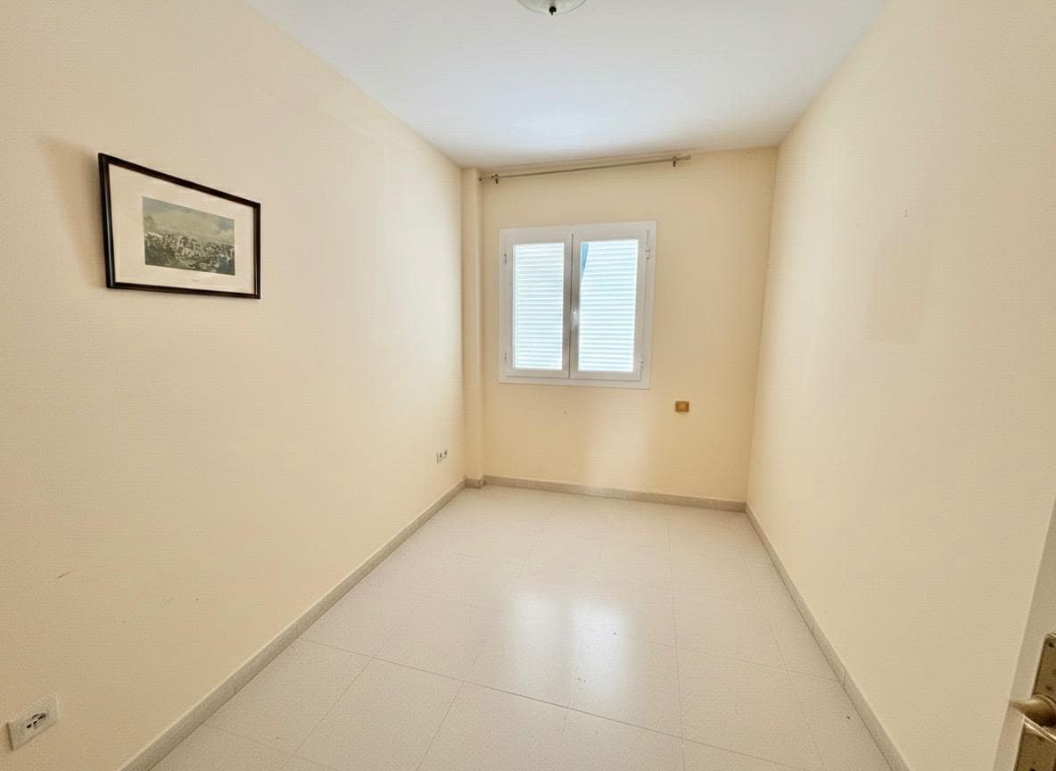 3 bedroom Flat for sale in Torre del Mar with pool - € 325,000 (Ref: 9605333)