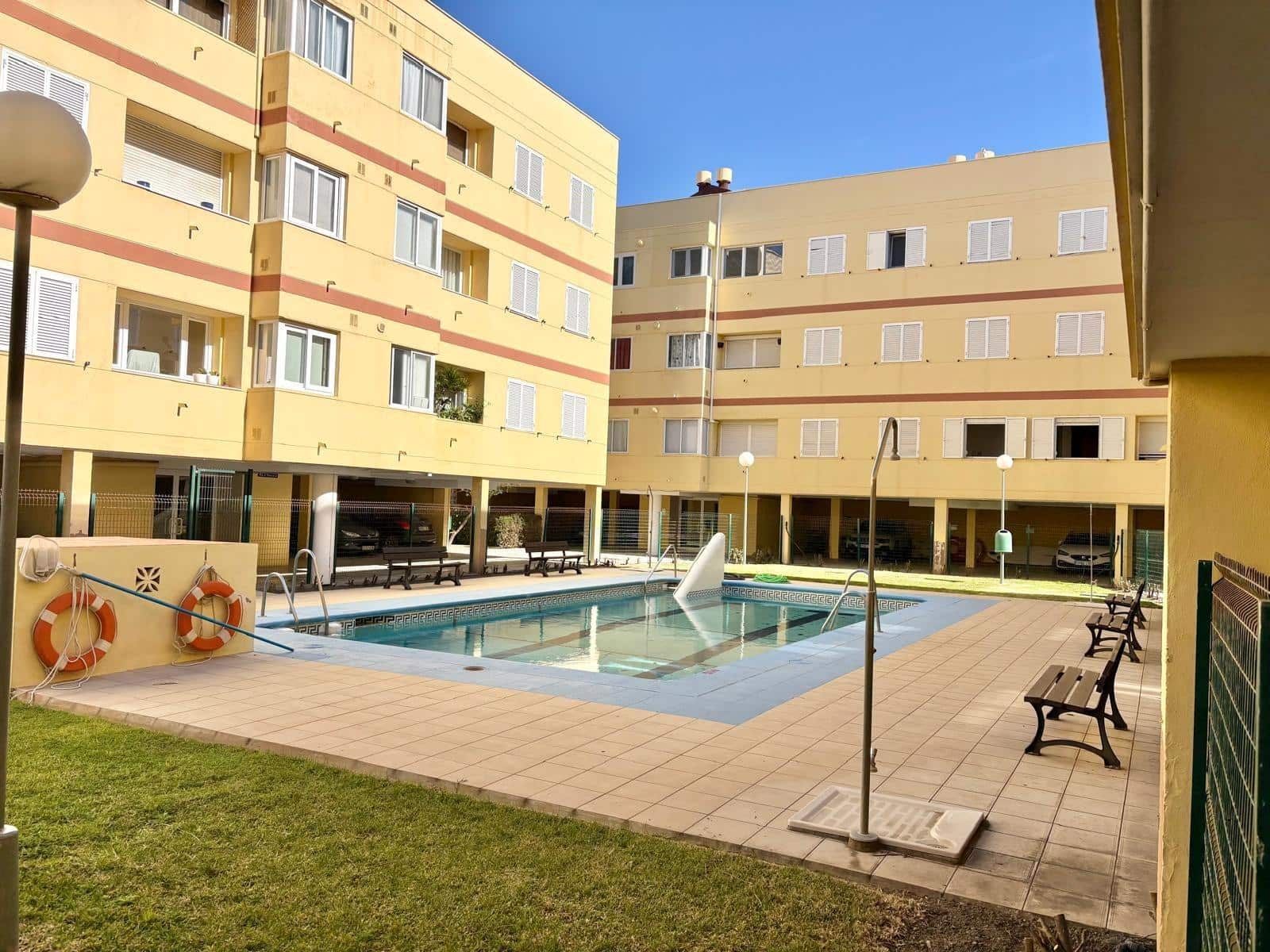 3 bedroom Flat for sale in Torre del Mar with pool - € 325,000 (Ref: 9605333)