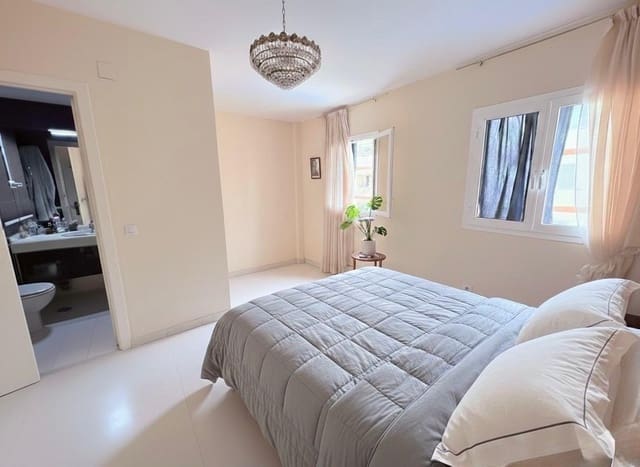 3 soveværelse Lejlighed til salg i Torre del Mar, Vélez-Málaga med swimmingpool garage - € 310.000 (Ref: 9605333)