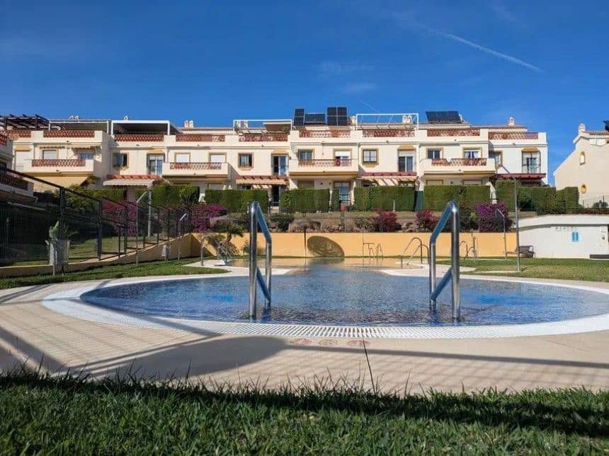 4 soveværelse Villa til salg i Rincon de la Victoria med swimmingpool - € 525.000 (Ref: 9605345)