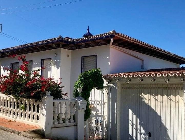 1 Zimmer Reihenhaus zu vermieten in Caleta de Velez mit Pool - 1.300 € (Ref: 9605348)