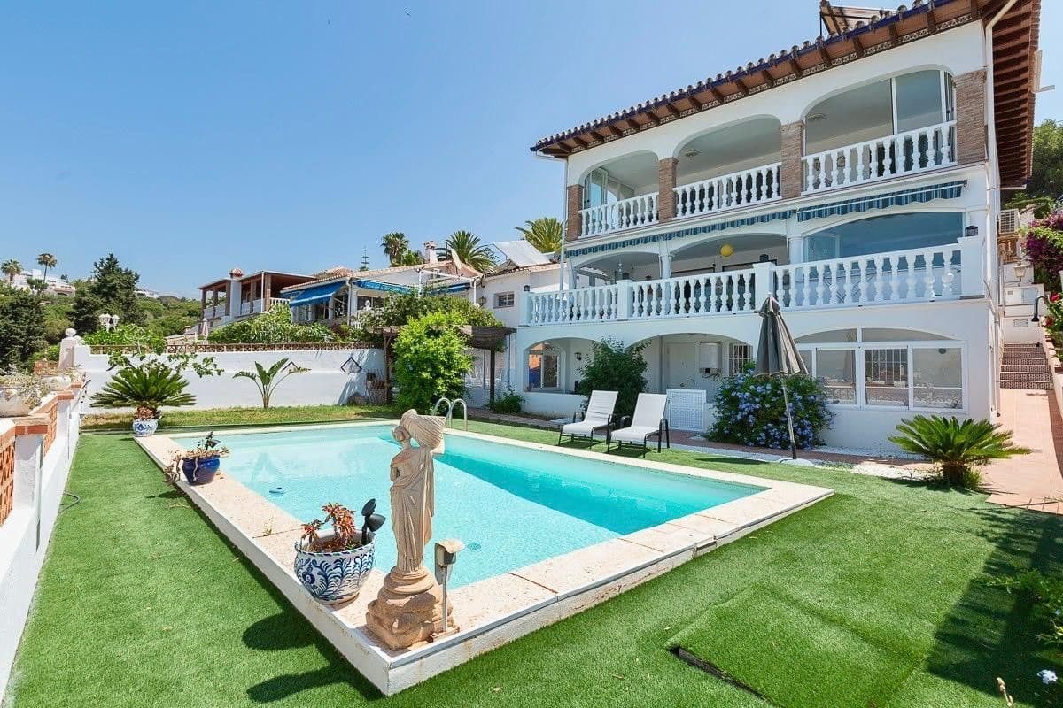 1 Zimmer Reihenhaus zu vermieten in Caleta de Velez mit Pool - 1.300 € (Ref: 9605348)