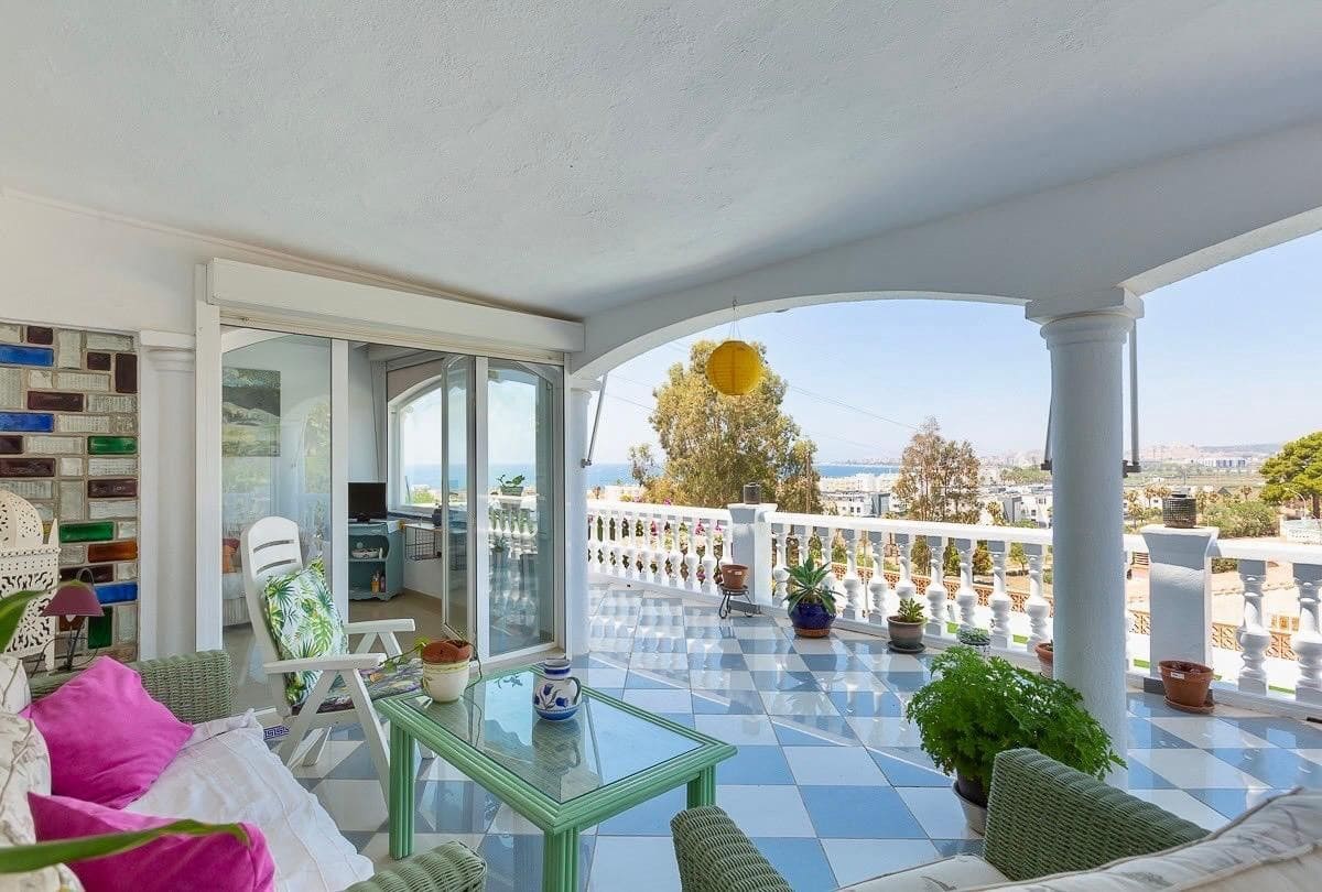 1 Zimmer Reihenhaus zu vermieten in Caleta de Velez mit Pool - 1.300 € (Ref: 9605348)