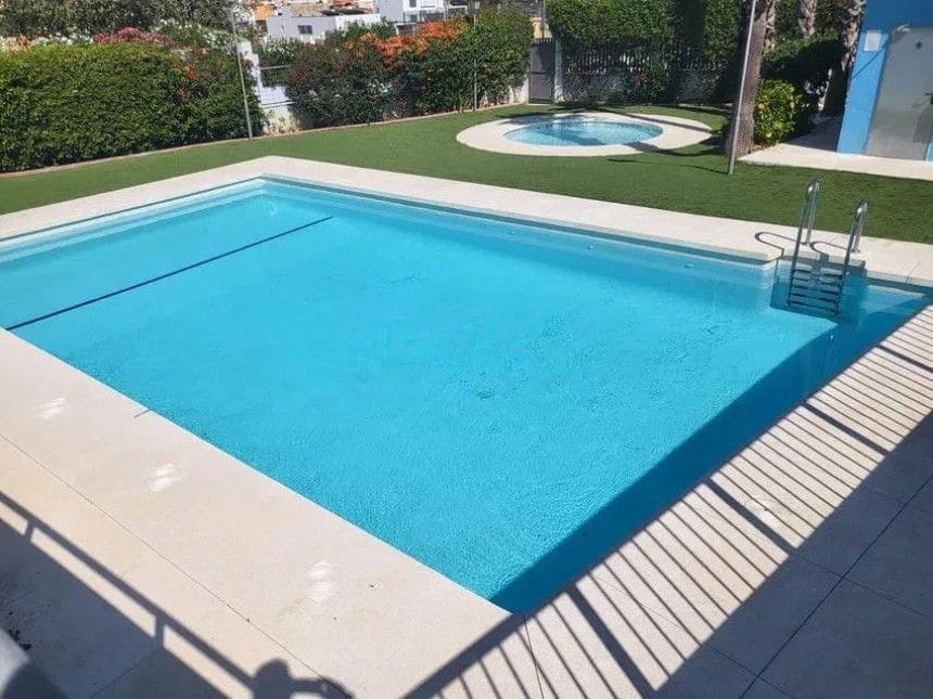 3 soveværelse Villa til salg i Rincon de la Victoria med swimmingpool - € 460.000 (Ref: 9605350)