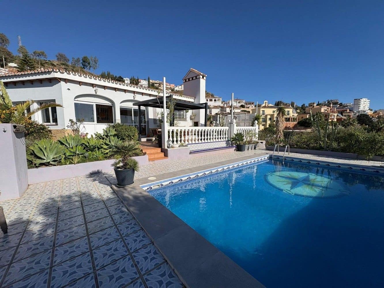 4 soveværelse Villa til salg i Rincon de la Victoria med swimmingpool - € 950.000 (Ref: 9605354)