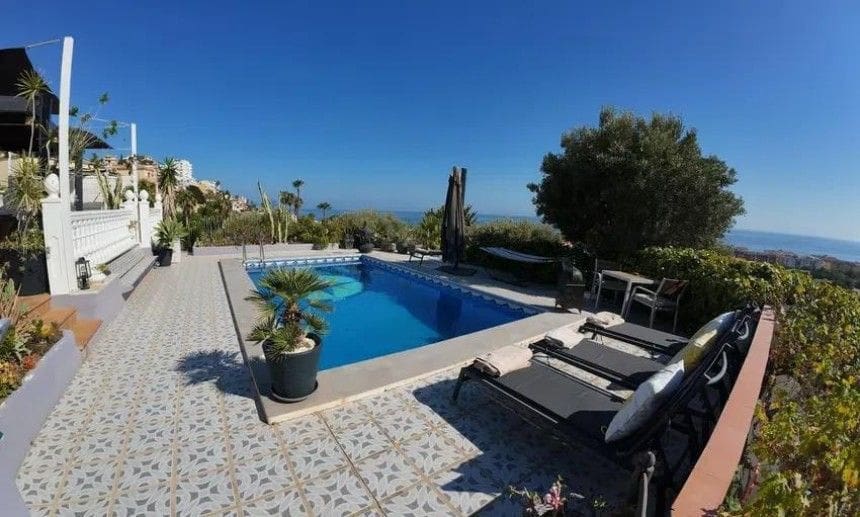4 soverom Villa til salgs i Rincon de la Victoria med svømmebasseng garasje - € 895 000 (Ref: 9605354)