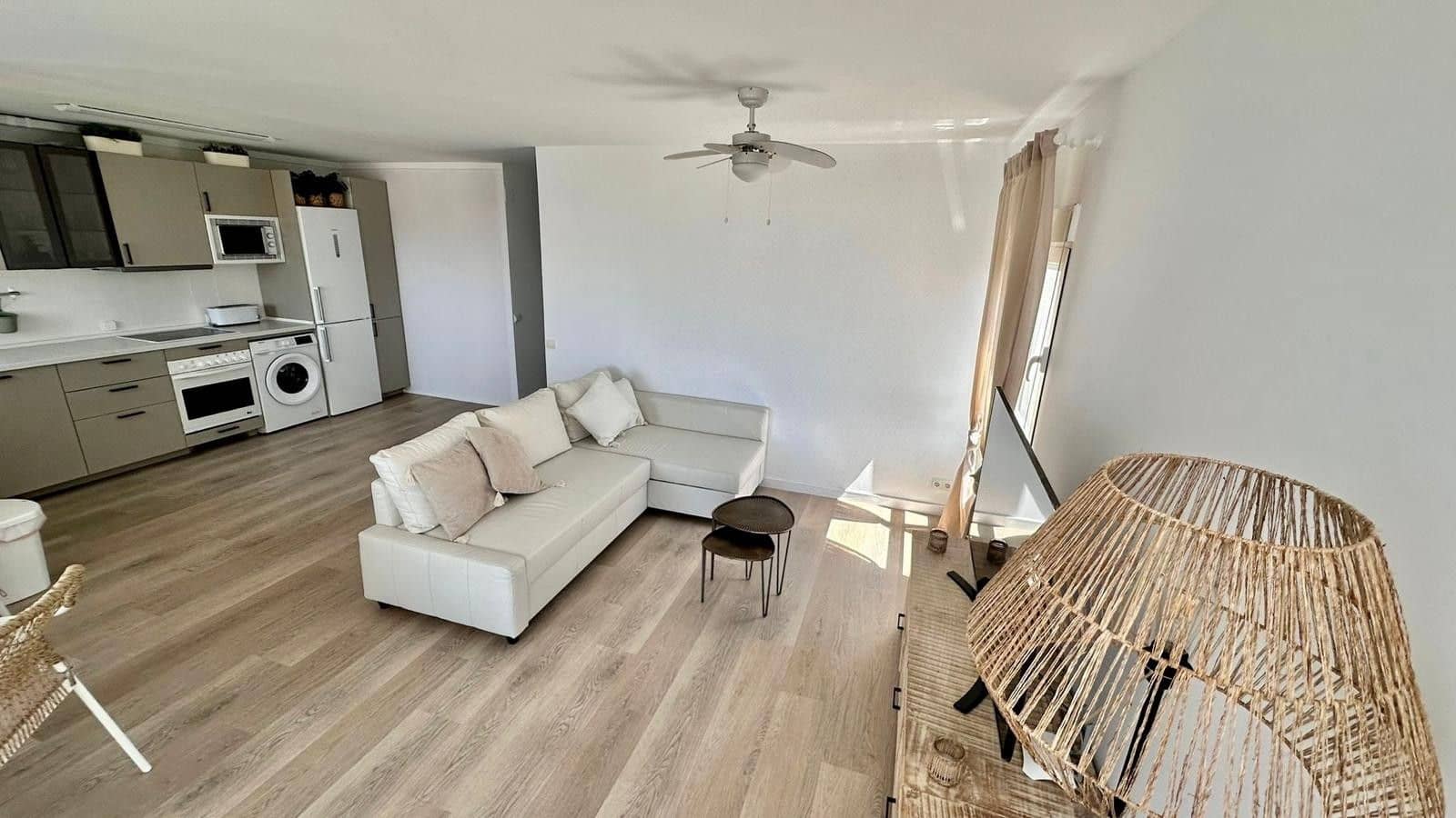 2 soverom Leilighet til leie i Torrox-Costa med svømmebasseng - € 1 300 (Ref: 9605356)