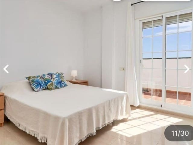 2 soverom Penthouse til leie i Urbanización Santa Rosa, Torrox - € 900 (Ref: 9605357)