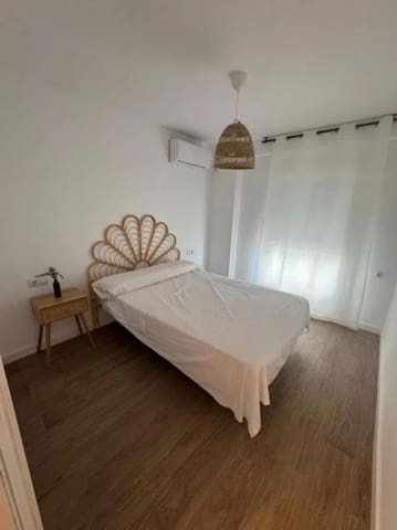 2 quarto Apartamento para arrendar em Torre del Mar, Vélez-Málaga com piscina - 950 € (Ref: 9605364)