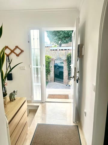 4 bedroom Villa for sale in Caleta de Vélez, Vélez-Málaga - € 669,000 (Ref: 9619150)