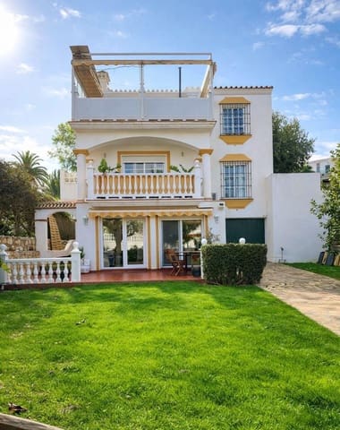 4 bedroom Villa for sale in Caleta de Vélez, Vélez-Málaga - € 669,000 (Ref: 9619150)