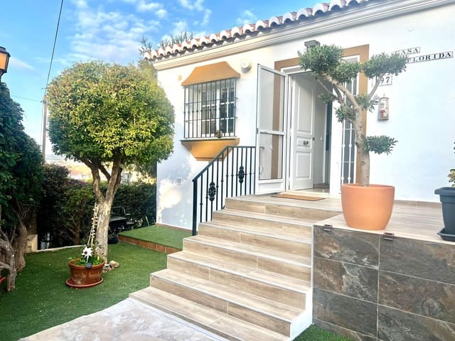 4 bedroom Villa for sale in Caleta de Vélez, Vélez-Málaga - € 669,000 (Ref: 9619150)