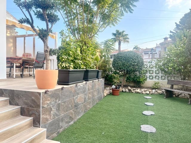 4 bedroom Villa for sale in Caleta de Vélez, Vélez-Málaga - € 669,000 (Ref: 9619150)