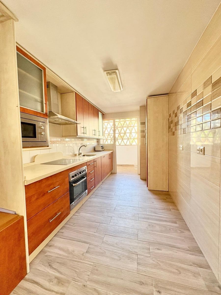 4 soveværelse Lejlighed til salg i Caleta de Velez med swimmingpool - € 370.000 (Ref: 9625938)