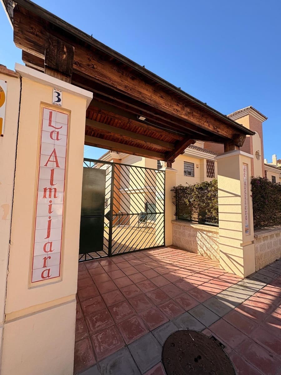 4 soveværelse Lejlighed til salg i Caleta de Velez med swimmingpool - € 370.000 (Ref: 9625938)