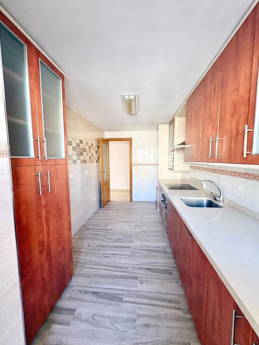 4 soveværelse Lejlighed til salg i Caleta de Velez med swimmingpool - € 370.000 (Ref: 9625938)