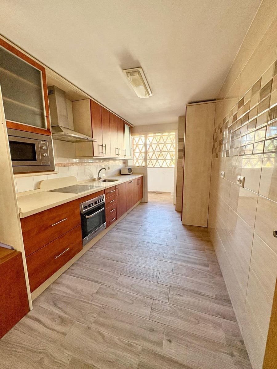 4 soveværelse Lejlighed til salg i Caleta de Velez med swimmingpool - € 370.000 (Ref: 9625938)