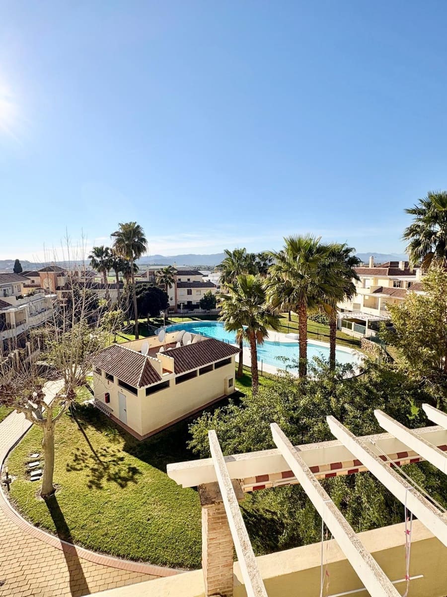 4 soveværelse Lejlighed til salg i Caleta de Velez med swimmingpool - € 370.000 (Ref: 9625938)