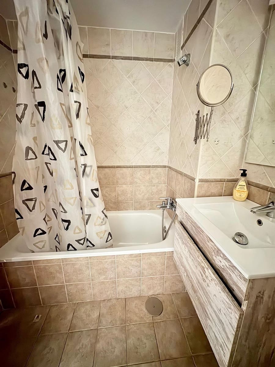 4 soveværelse Lejlighed til salg i Caleta de Velez med swimmingpool - € 370.000 (Ref: 9625938)