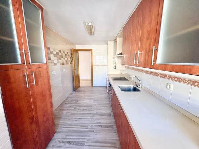 4 soveværelse Lejlighed til salg i Caleta de Vélez, Vélez-Málaga med swimmingpool - € 370.000 (Ref: 9625938)