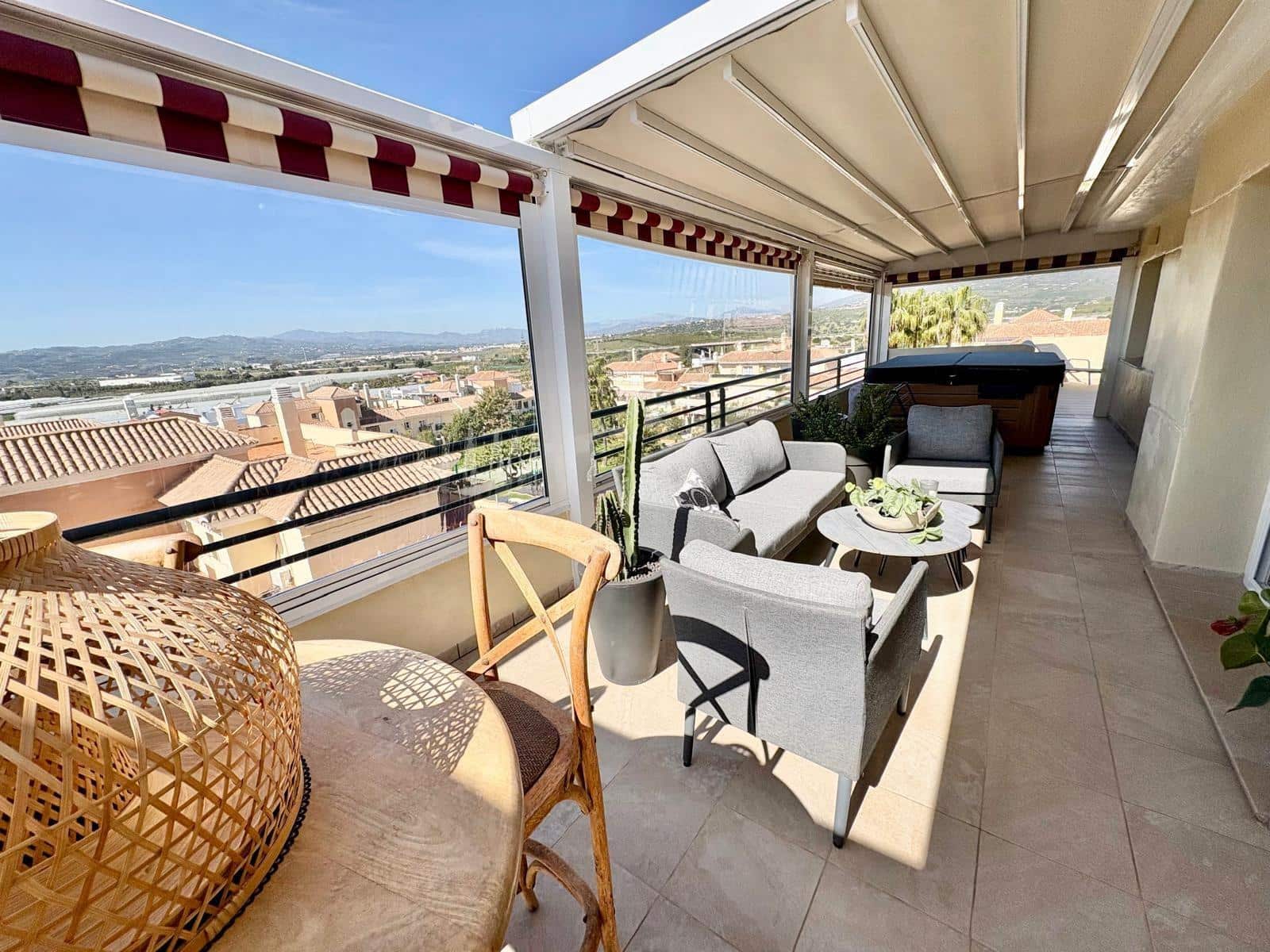 Ático de 2 habitaciones en Caleta de Vélez en venta - 525.000 € (Ref: 9627426)