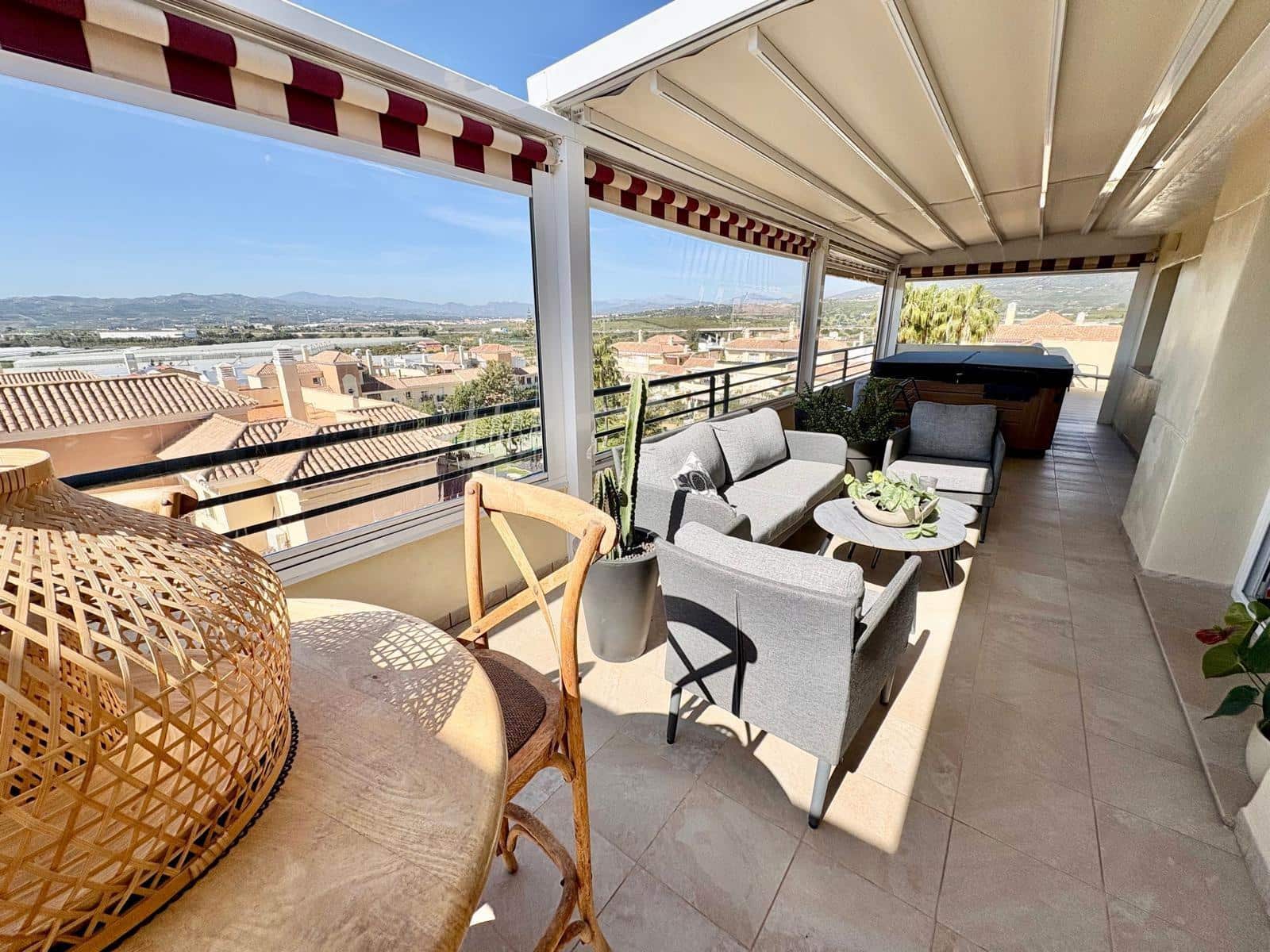 Ático de 2 habitaciones en Caleta de Vélez en venta - 525.000 € (Ref: 9627426)