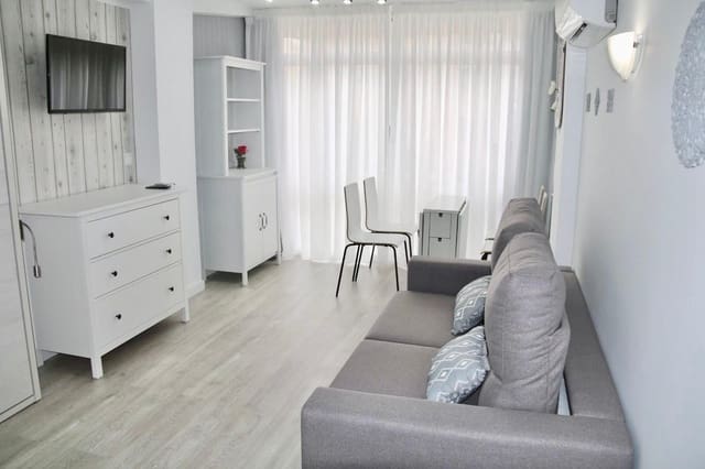 Studio zu vermieten in Torre del Mar, Vélez-Málaga mit Pool - 750 € (Ref: 9644937)