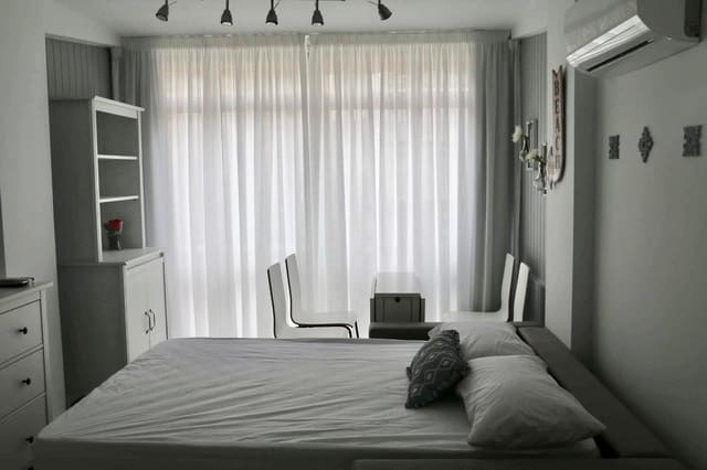 Studio zu vermieten in Torre del Mar, Vélez-Málaga mit Pool - 750 € (Ref: 9644937)