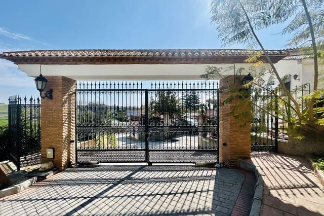 4 sypialnia Willa na sprzedaż w Almayate, Vélez-Málaga z basenem garażem - 1 300 000 € (Ref: 9651860)