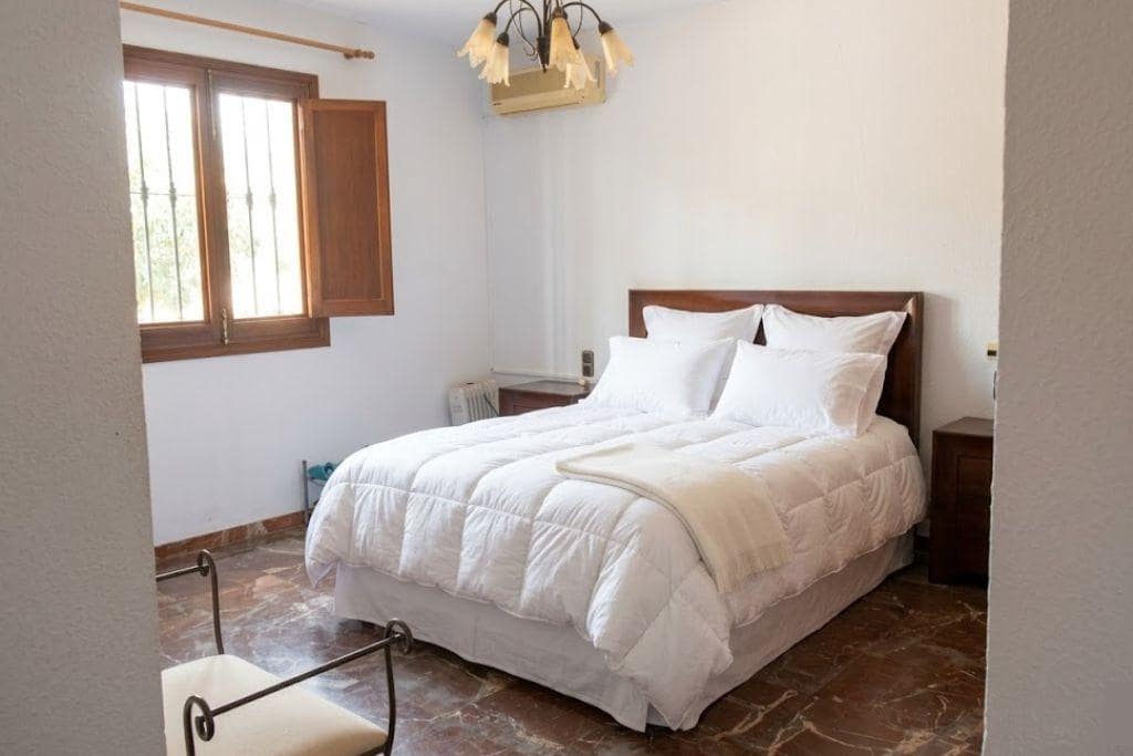 4 sypialnia Willa na sprzedaż w Almayate z basenem garażem - 1 300 000 € (Ref: 9651860)