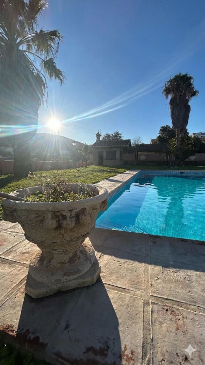 4 sypialnia Willa na sprzedaż w Almayate z basenem garażem - 1 300 000 € (Ref: 9651860)