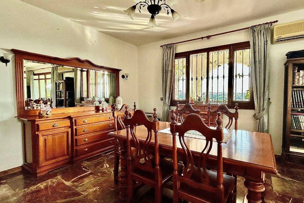 4 sypialnia Willa na sprzedaż w Almayate z basenem garażem - 1 300 000 € (Ref: 9651860)