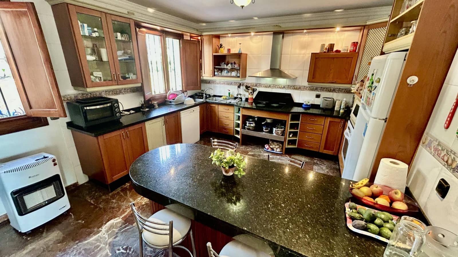 4 sypialnia Willa na sprzedaż w Almayate z basenem garażem - 1 300 000 € (Ref: 9651860)