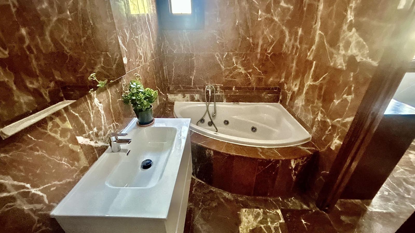 4 sypialnia Willa na sprzedaż w Almayate z basenem garażem - 1 300 000 € (Ref: 9651860)